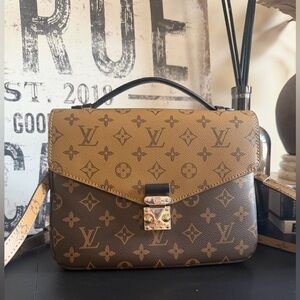 LV Pochette Metis